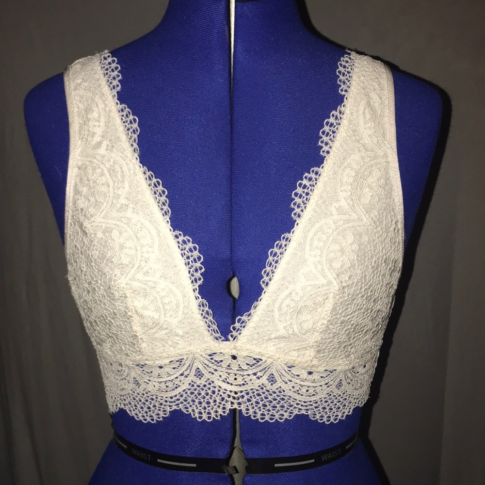 Victoria’s Secret Deep V Lace Bralette Small